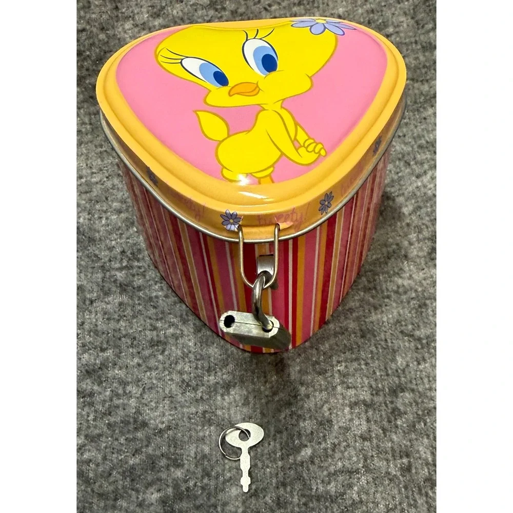 Warner Bros Tweety Bird Heart Tin Lock and Key 2006 Looney Tunes Colibri Group